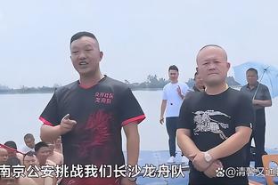 ?C罗在家和儿子踢球，小儿子身穿姆巴佩巴黎球衣